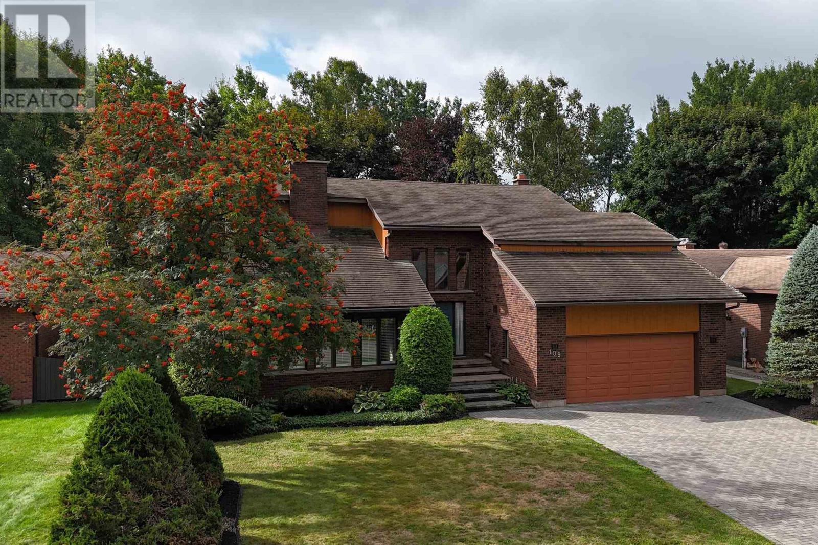 109 Greenview LN - 2