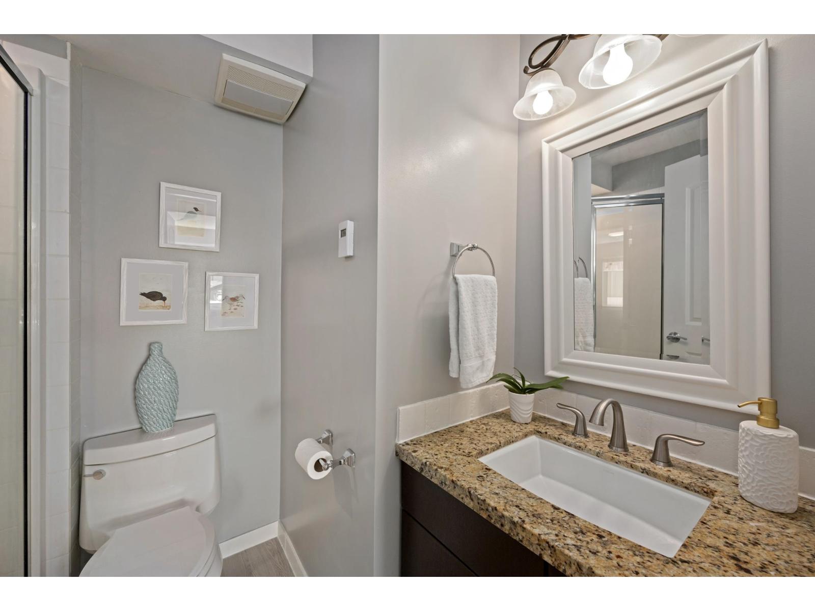 204 15070 PROSPECT AVENUE, White Rock