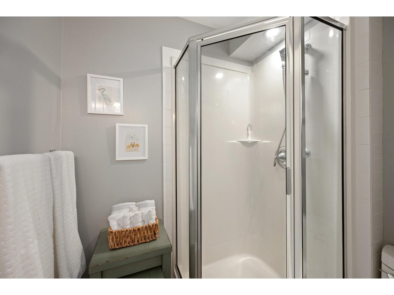 204 15070 PROSPECT AVENUE, White Rock
