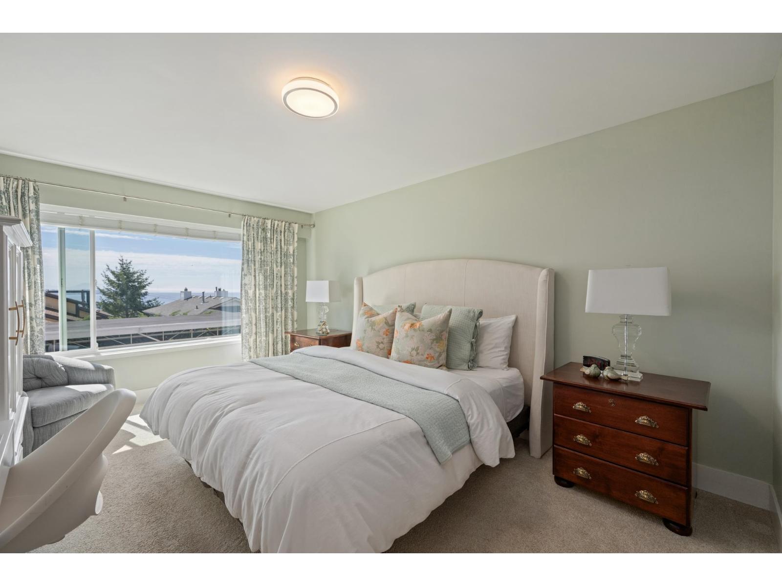 204 15070 PROSPECT AVENUE, White Rock