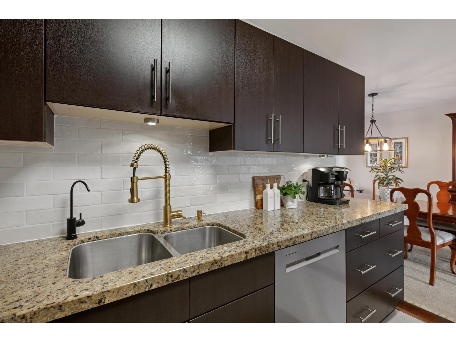 204 15070 PROSPECT AVENUE, White Rock