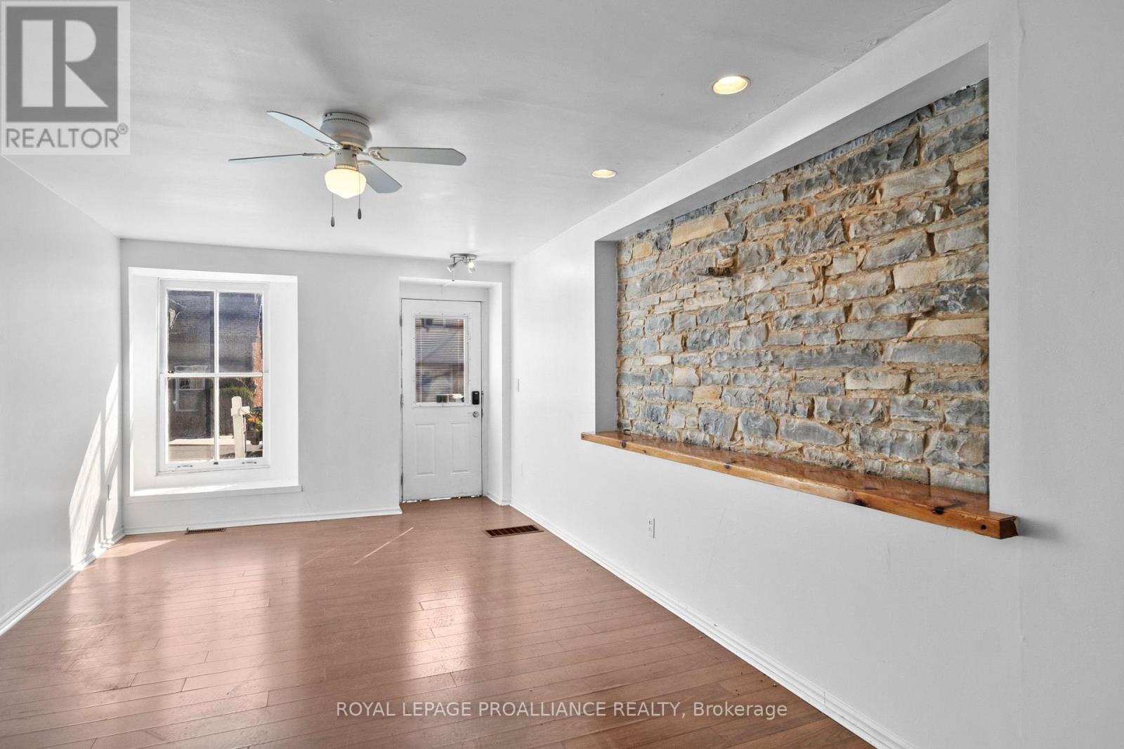 10 RIDEAU STREET - 10