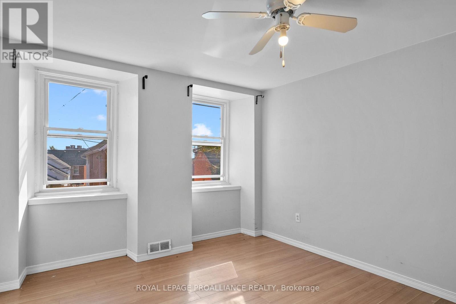 10 RIDEAU STREET - Image 18