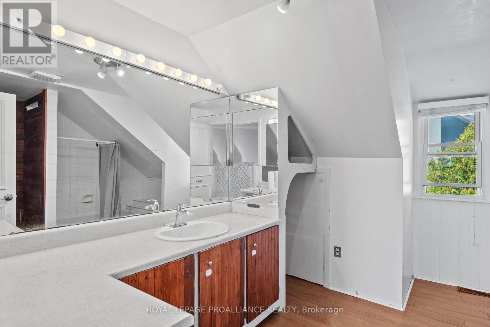 10 RIDEAU STREET - Image 27