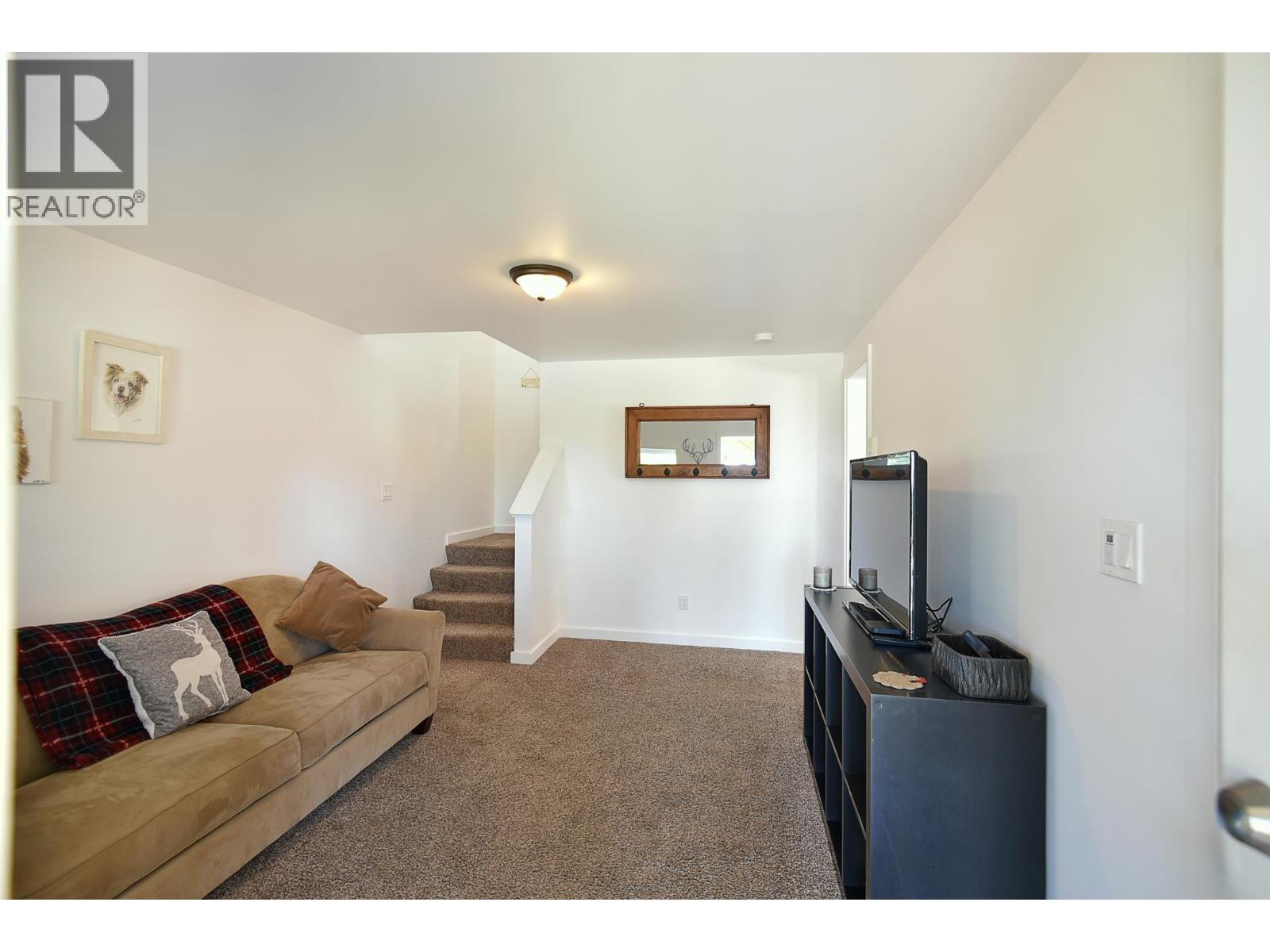 1000 CEMETERY ROAD, Gibsons