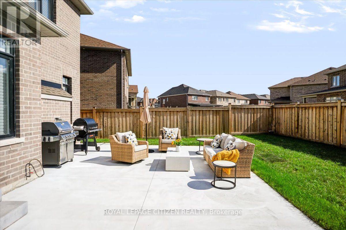 243 FERRAGINE CRESCENT - Image 37