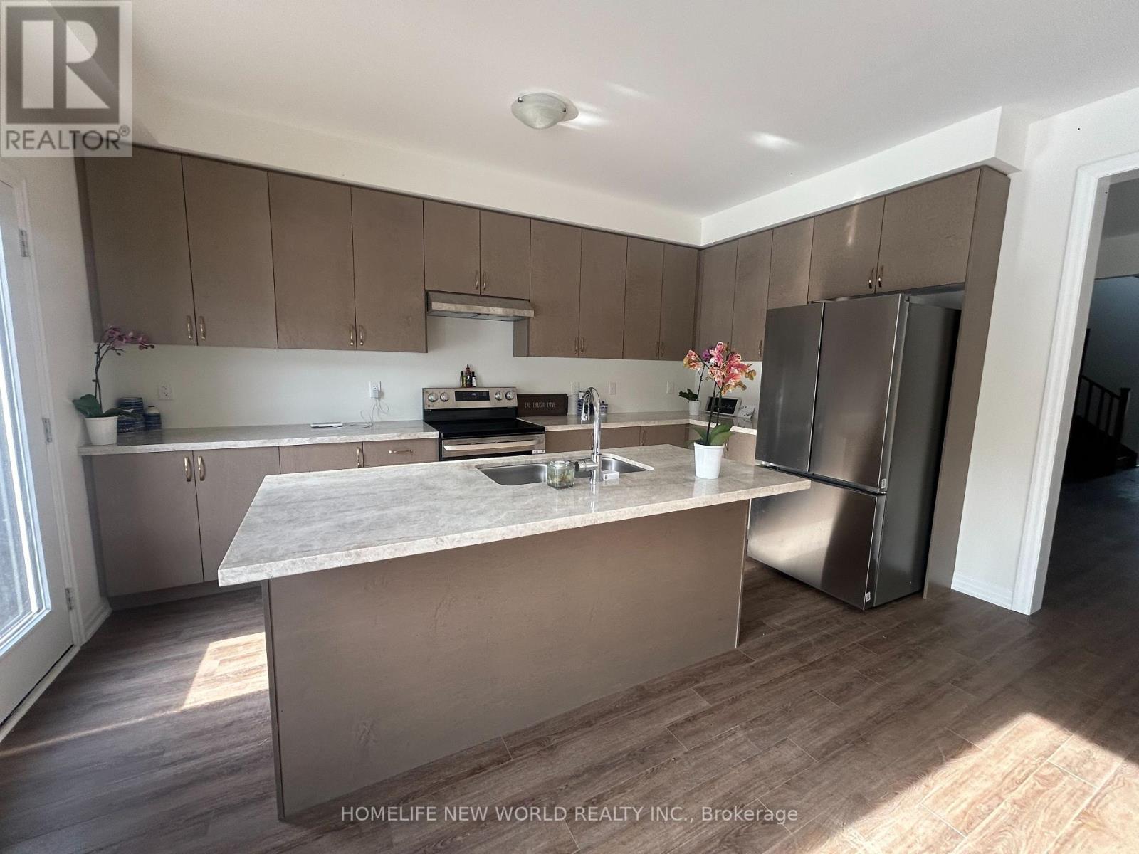 UPPER 2 FLOORS - 10 KEN DAVIE GATE, Georgina (Keswick North) — photo 7
