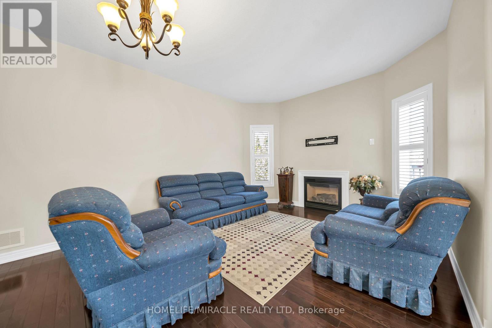 57 BRONZE CRESCENT - Image 10