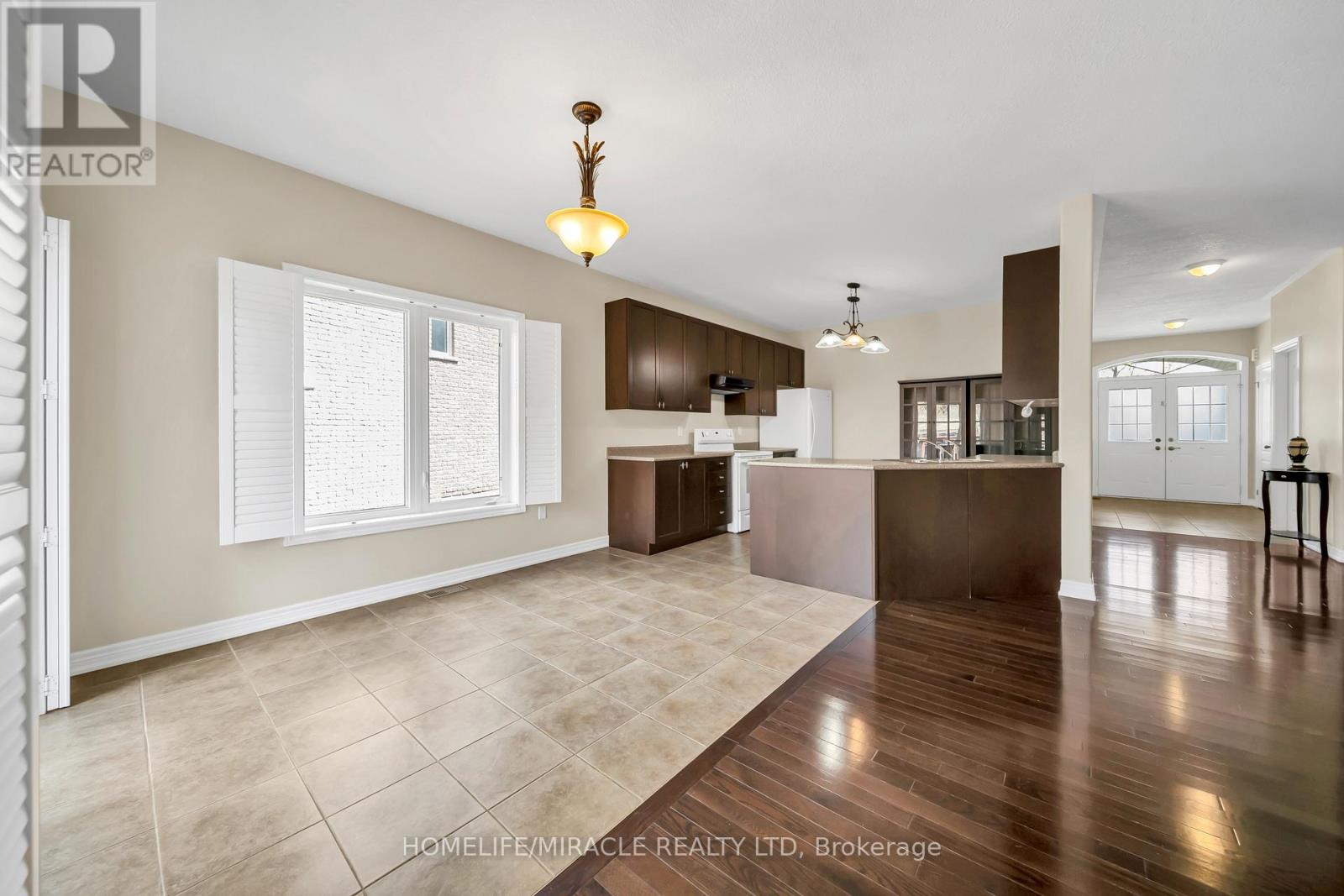 57 BRONZE CRESCENT - 12