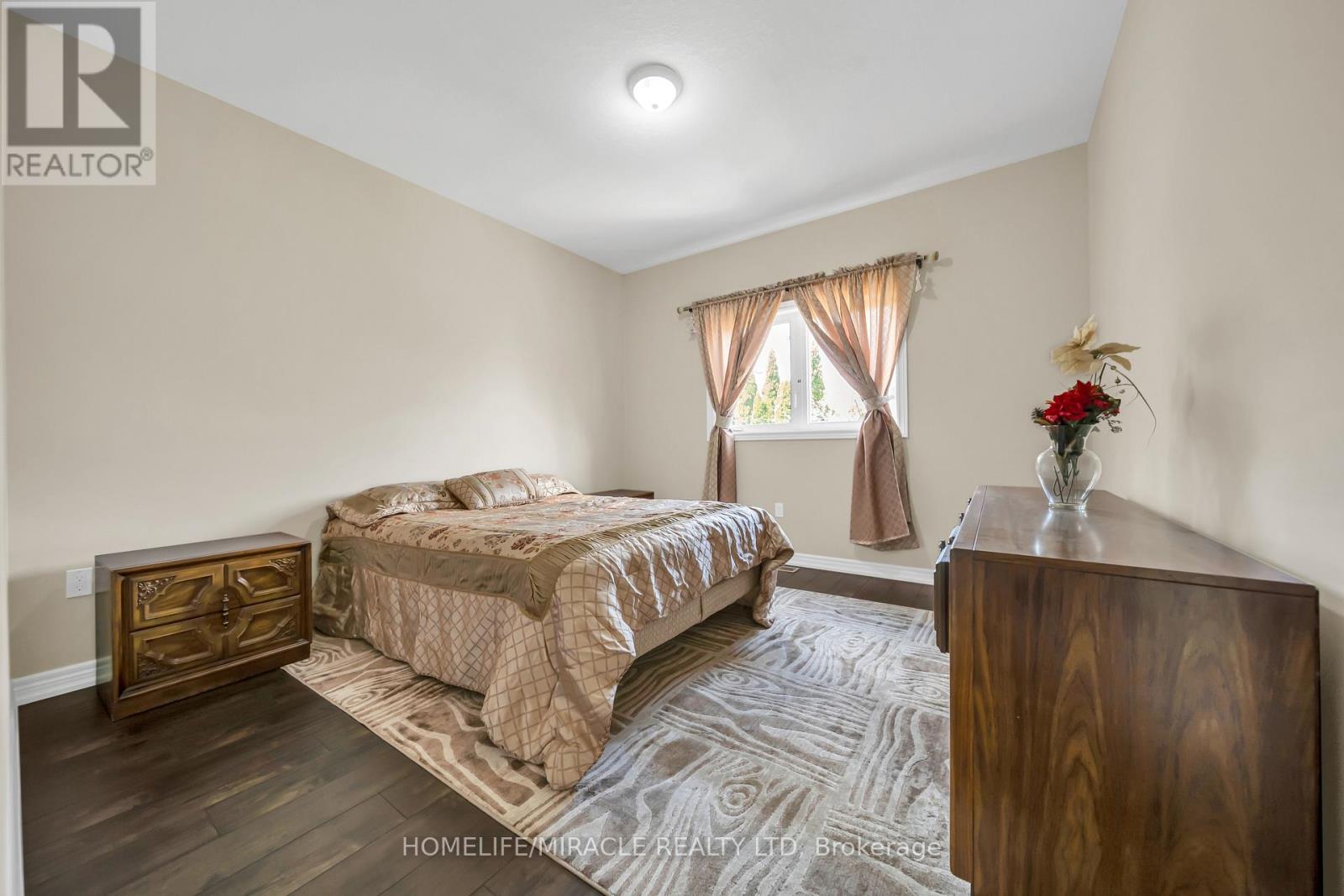 57 BRONZE CRESCENT - 18