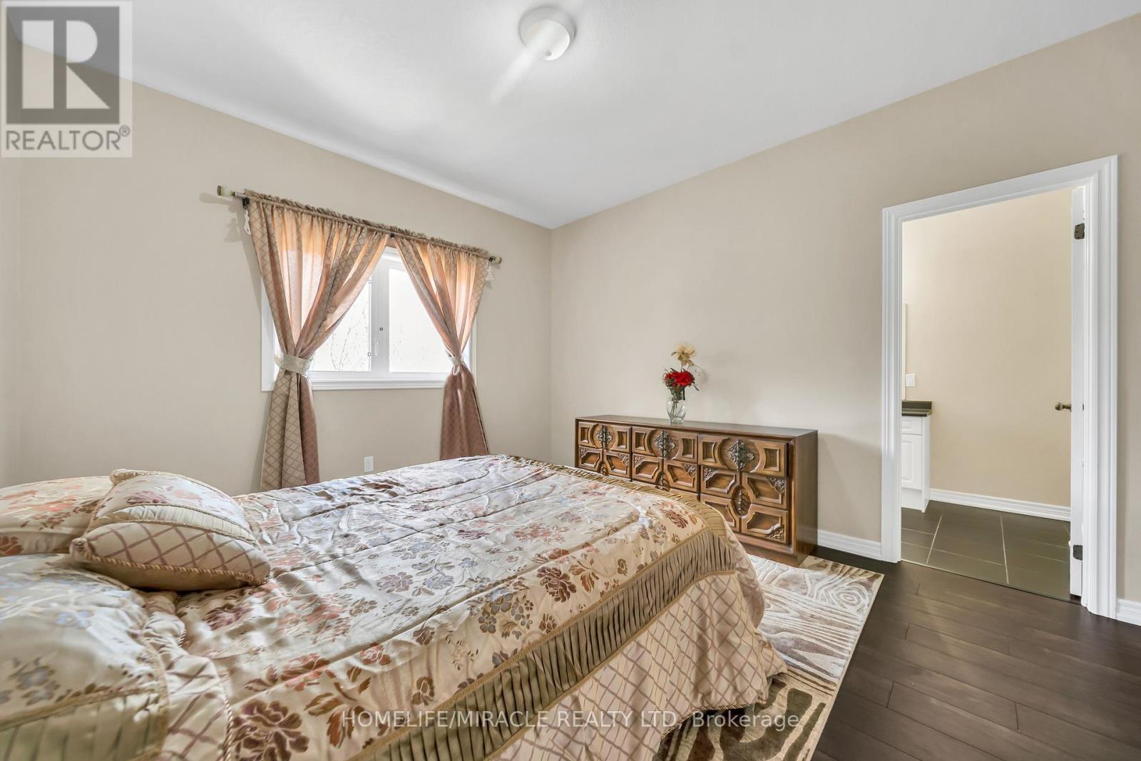 57 BRONZE CRESCENT - 19