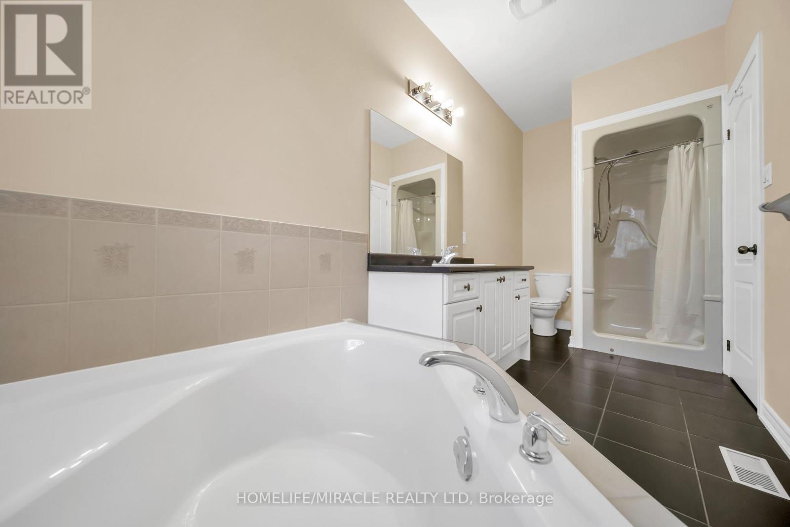57 BRONZE CRESCENT - Image 20