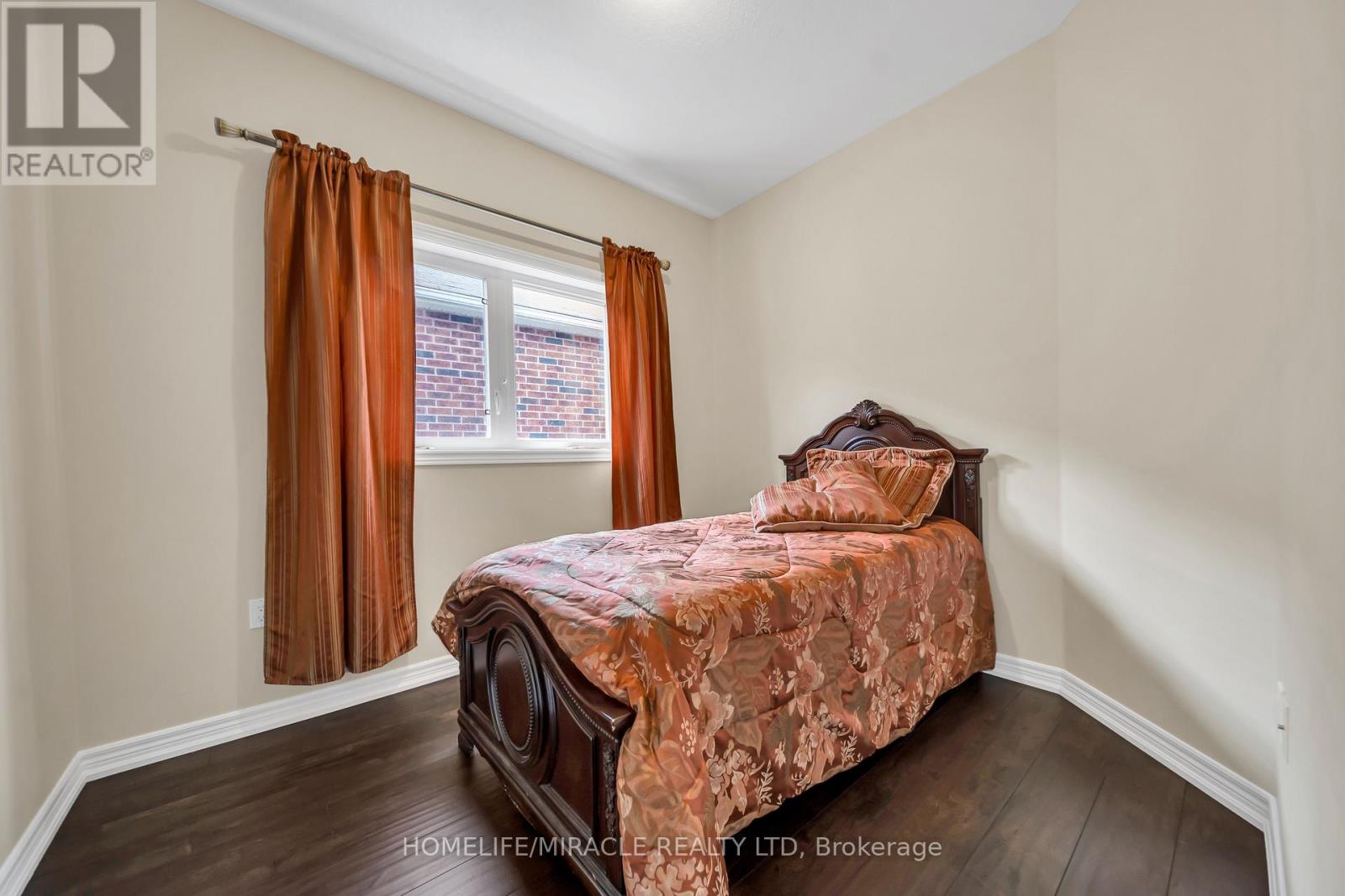 57 BRONZE CRESCENT - 22