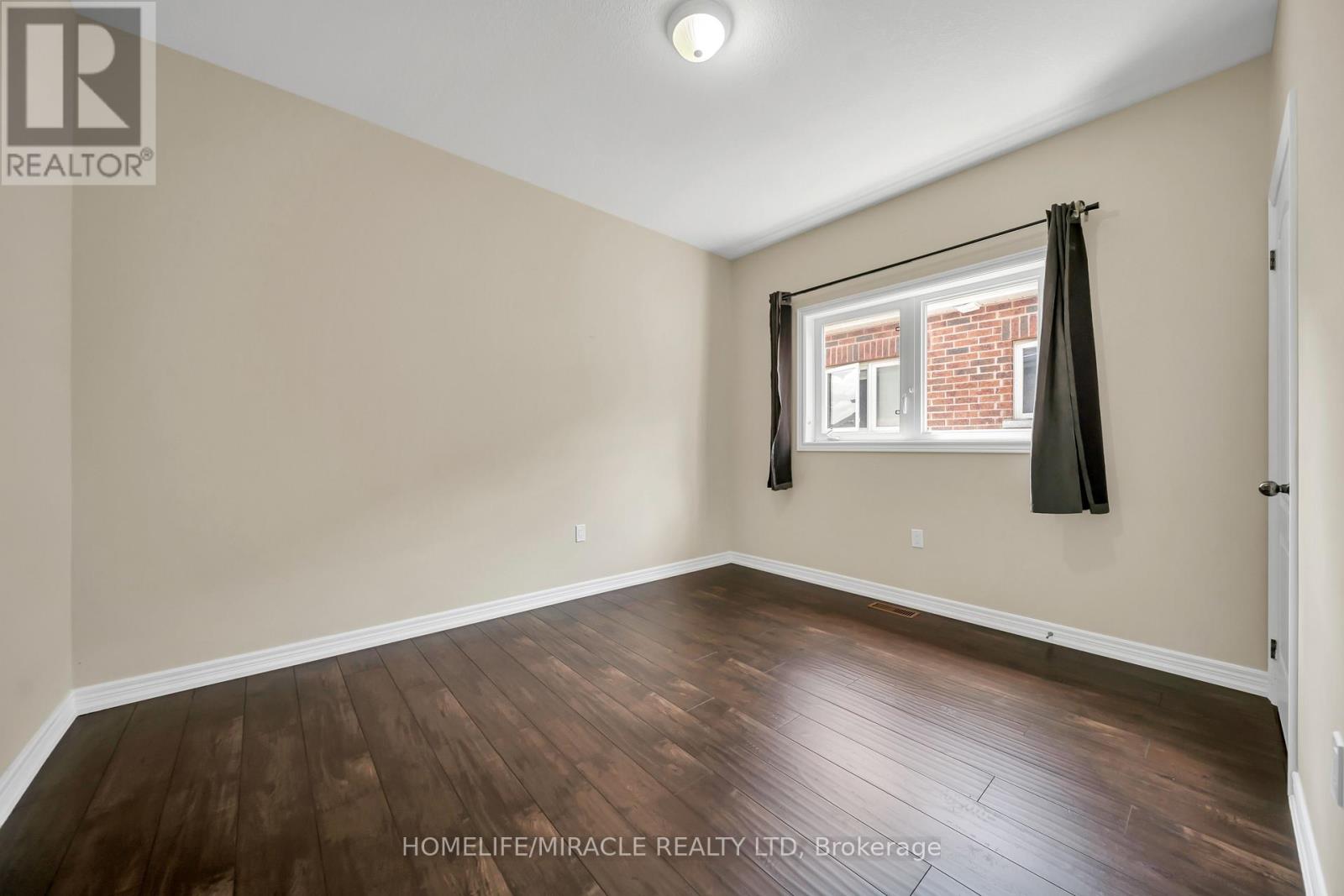 57 BRONZE CRESCENT - 23