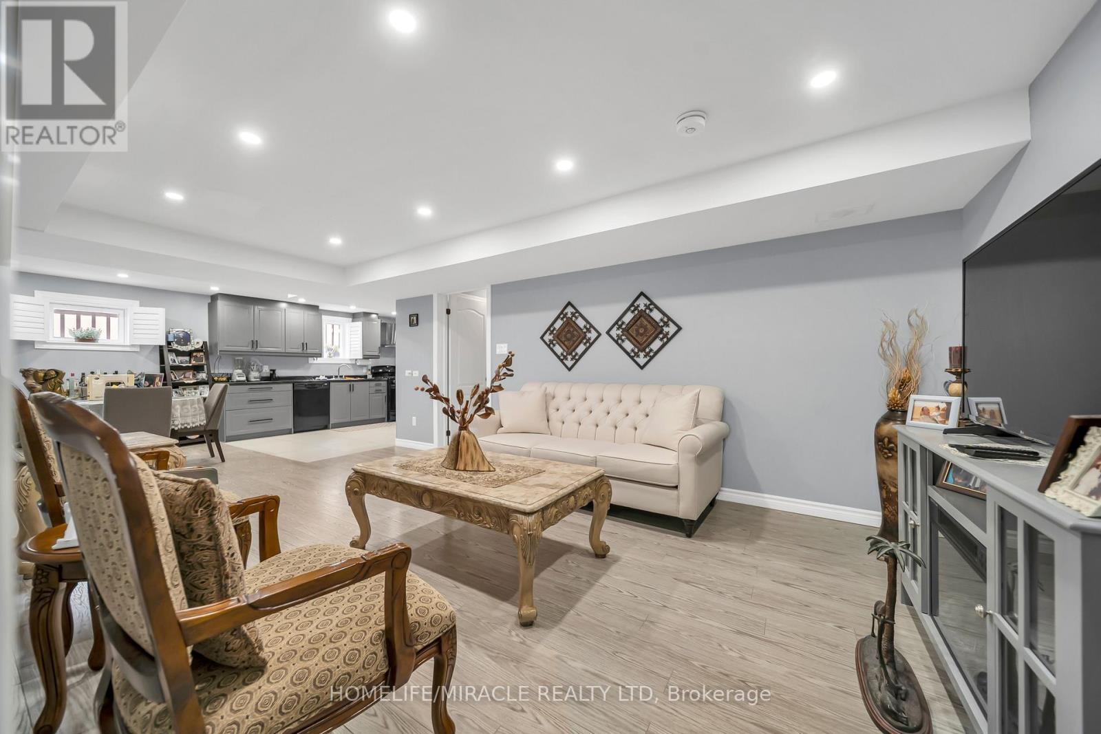 57 BRONZE CRESCENT - 26