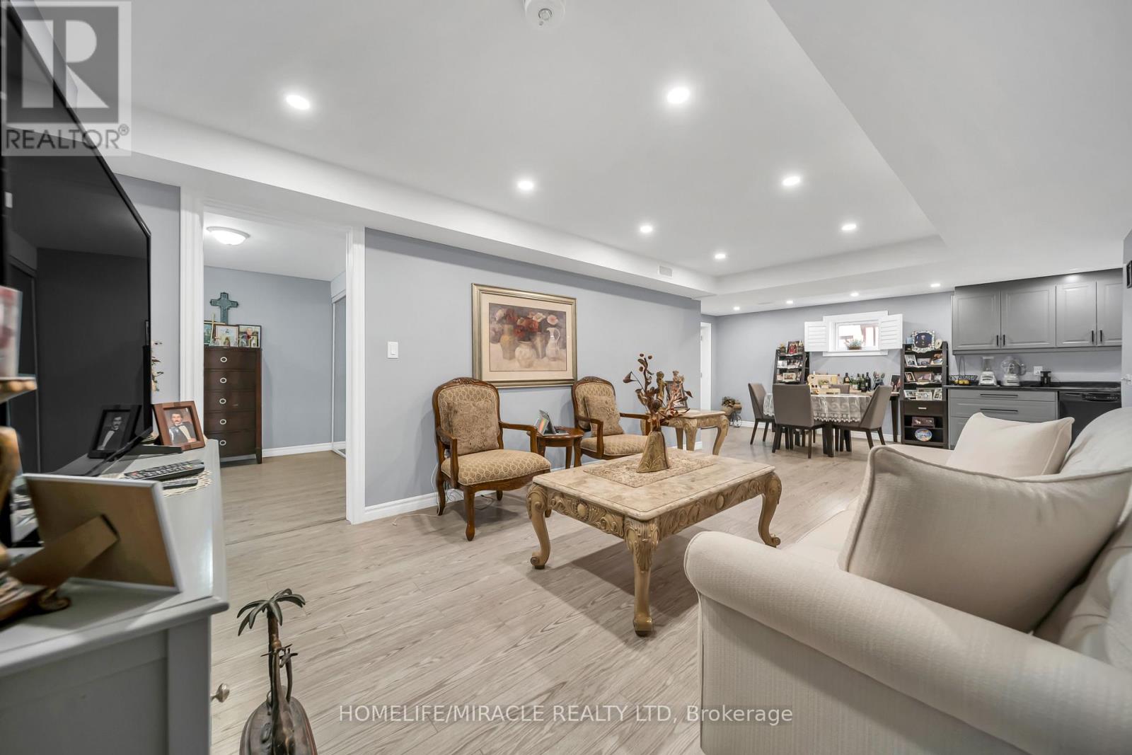 57 BRONZE CRESCENT - 27