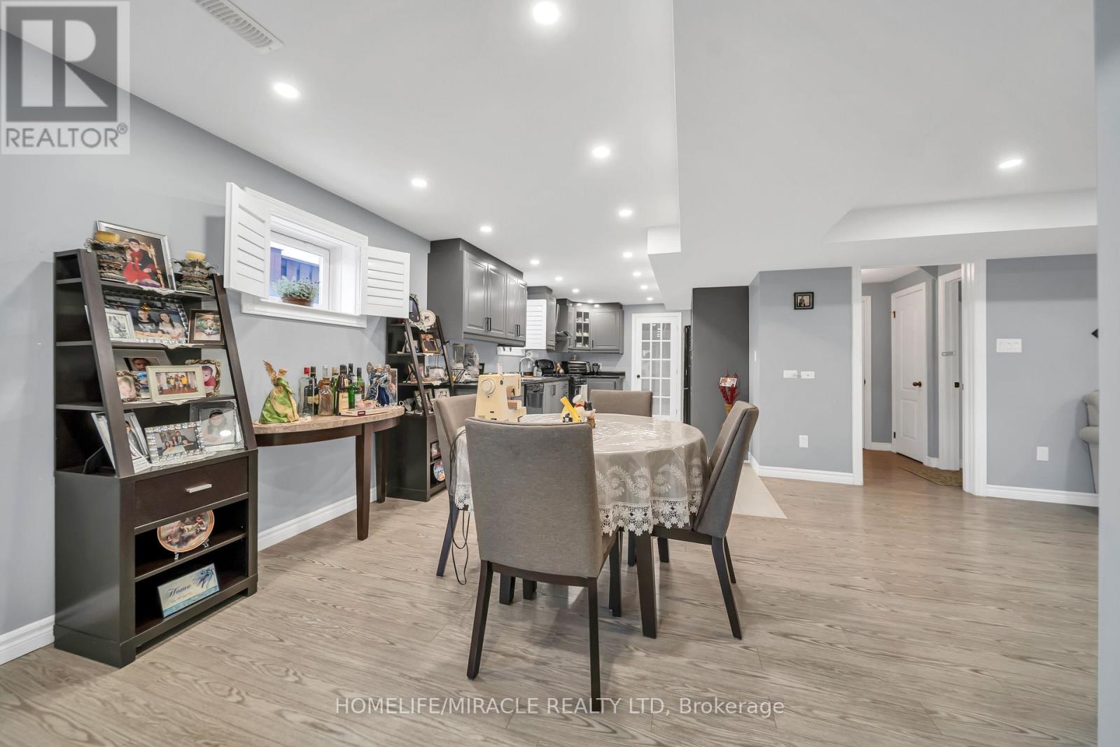 57 BRONZE CRESCENT - 28