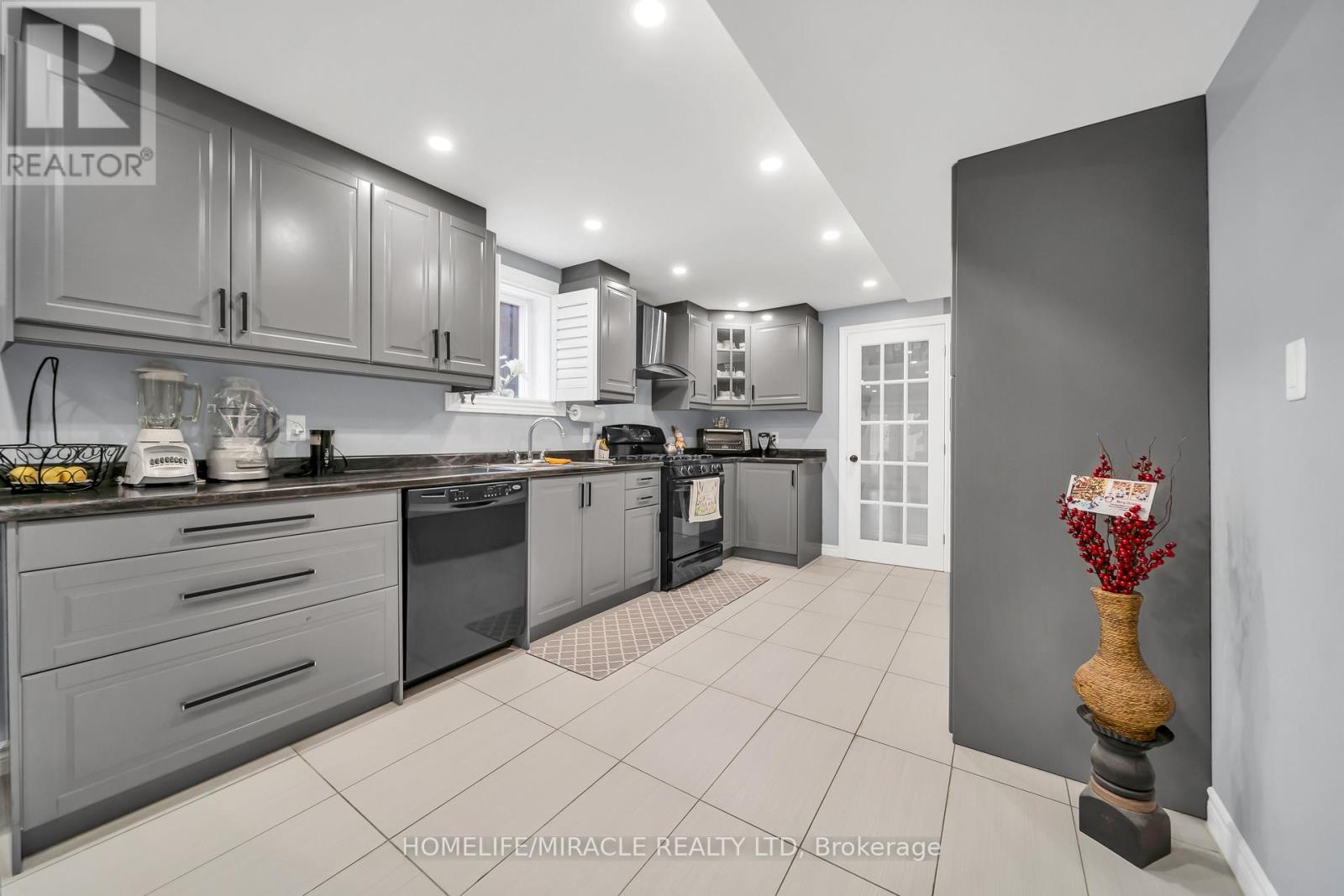 57 BRONZE CRESCENT - 29