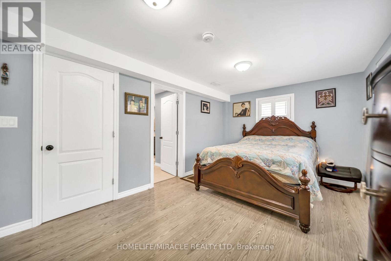 57 BRONZE CRESCENT - Image 33