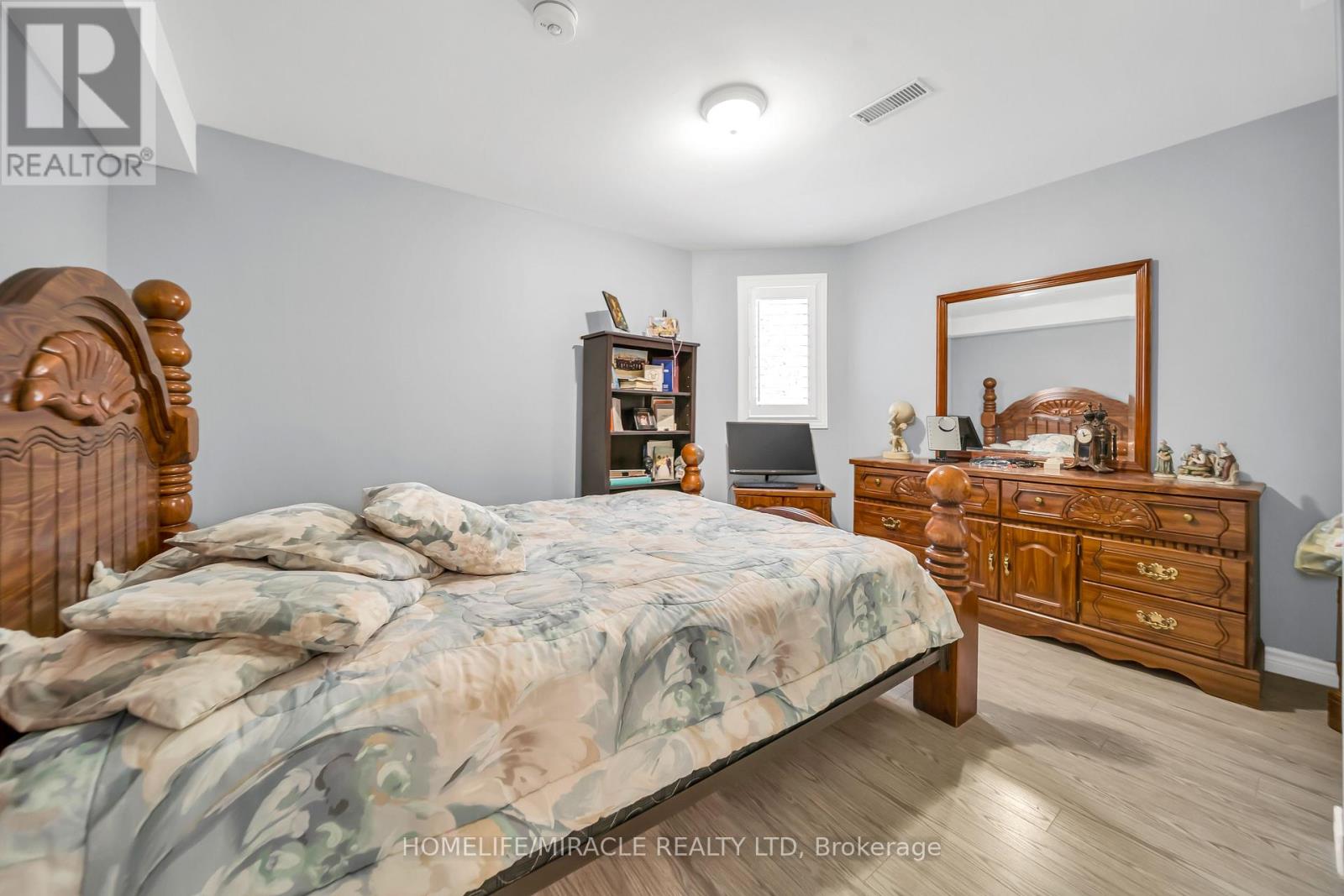 57 BRONZE CRESCENT - Image 37