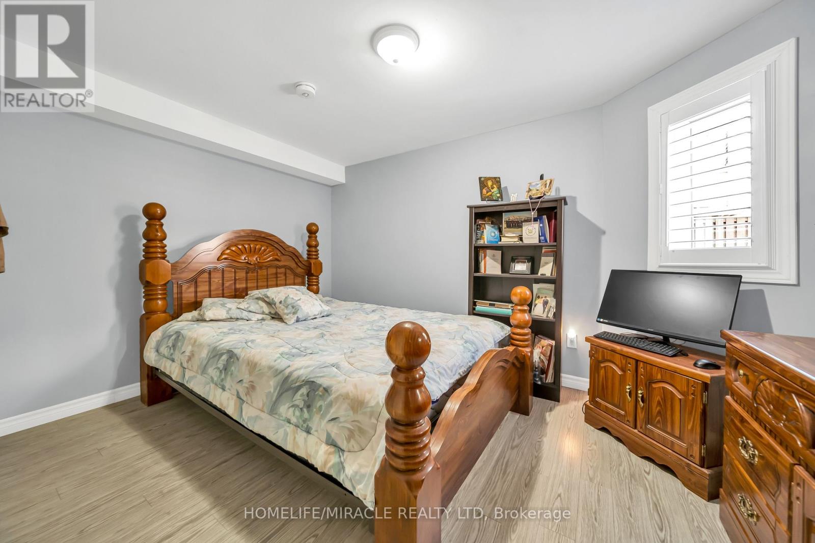 57 BRONZE CRESCENT - Image 38