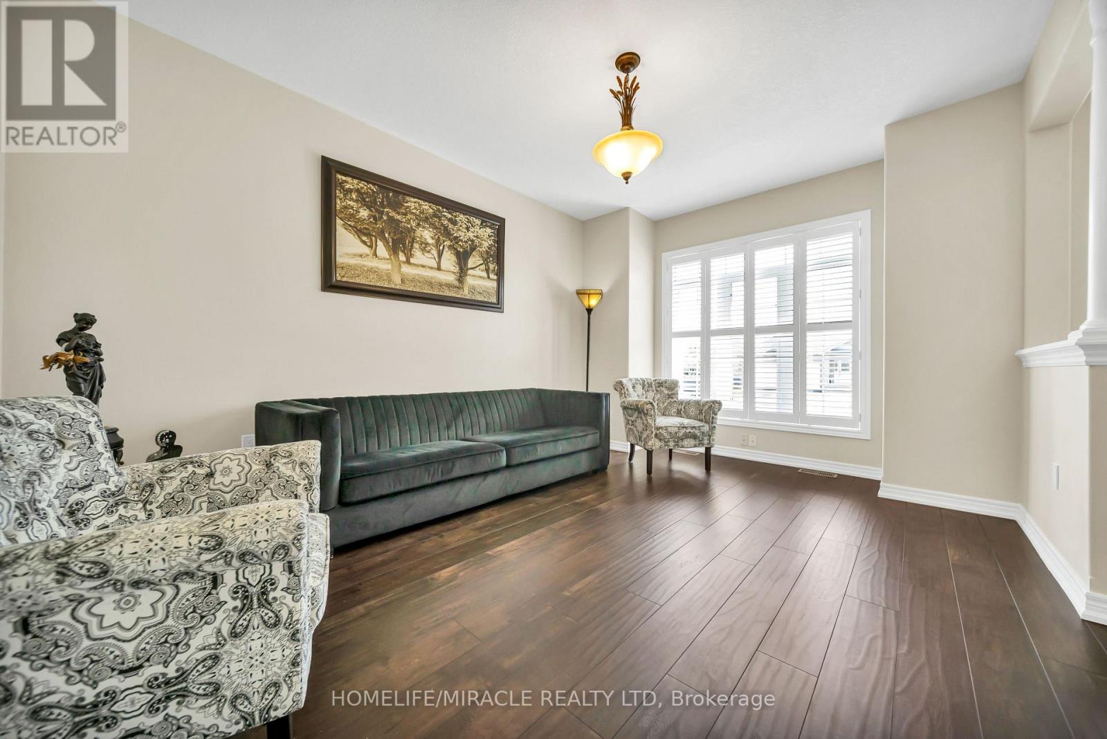 57 BRONZE CRESCENT - 7