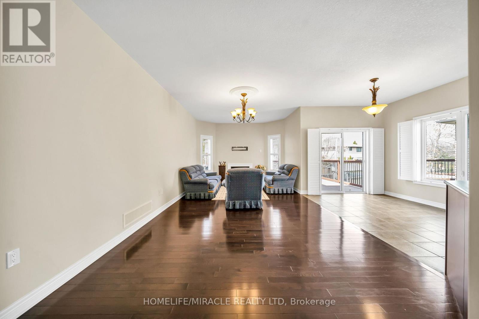 57 BRONZE CRESCENT - 9