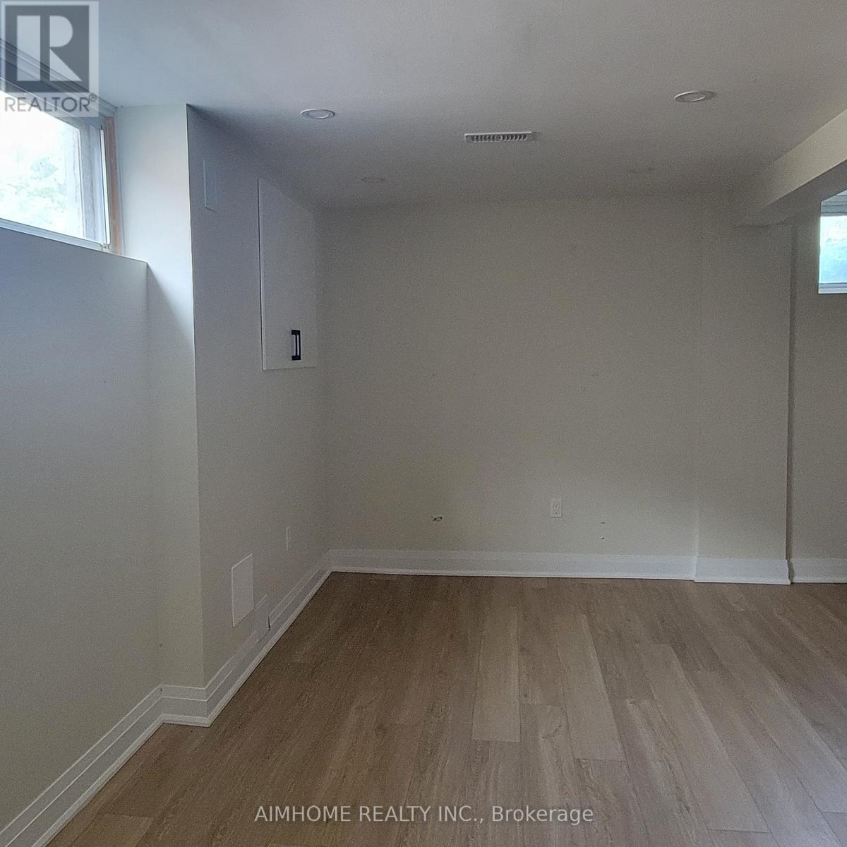 55 Santa Barbara Road, Toronto (Willowdale West), Ontario, M2N2C3, Toronto (Willowdale West), Ontario — photo 3 of 5