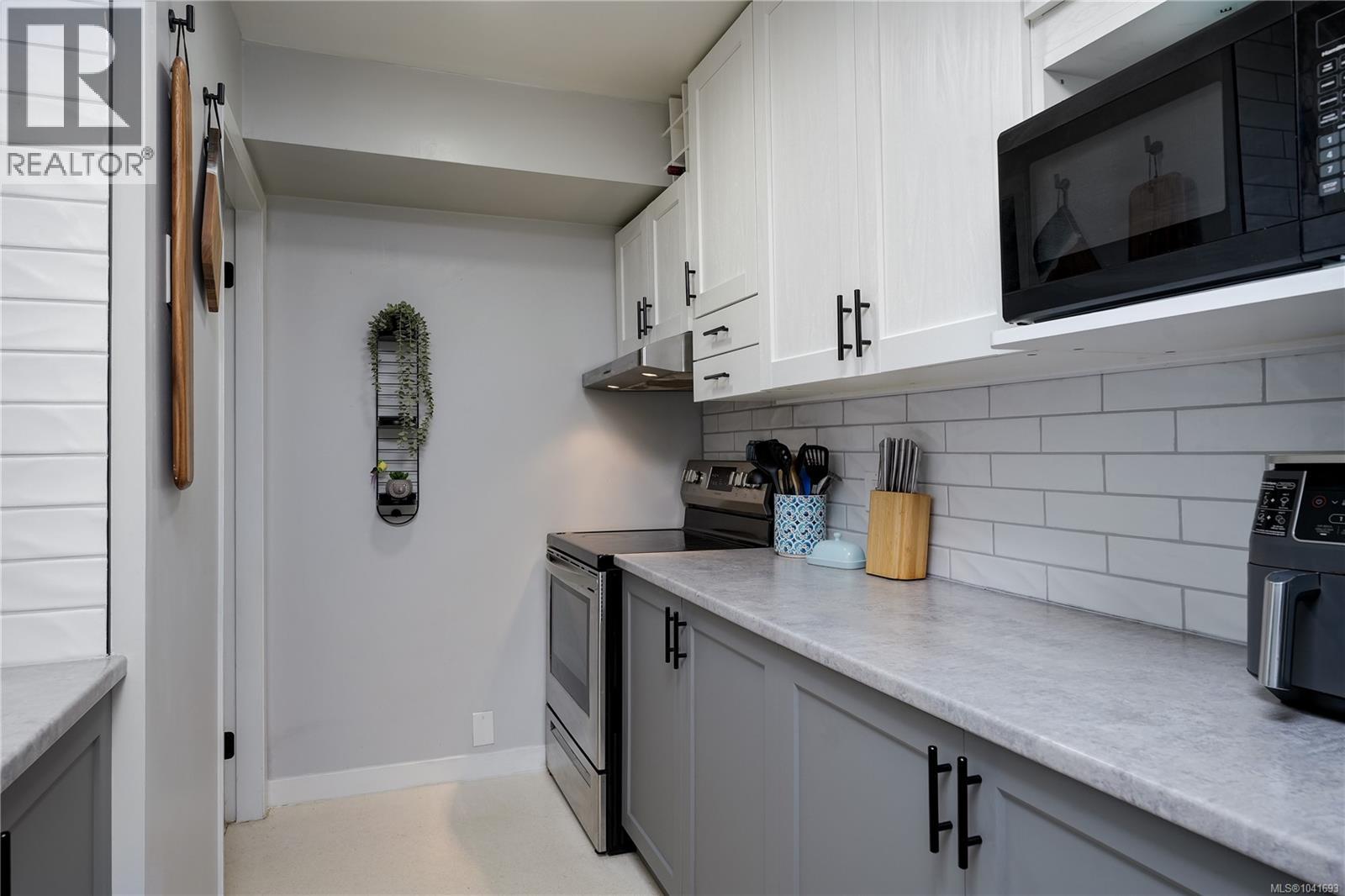 #101 3206 Alder St - 7
