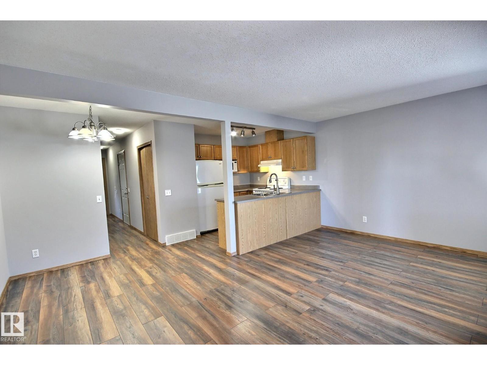 #53 16823 84 ST NW - Image 4
