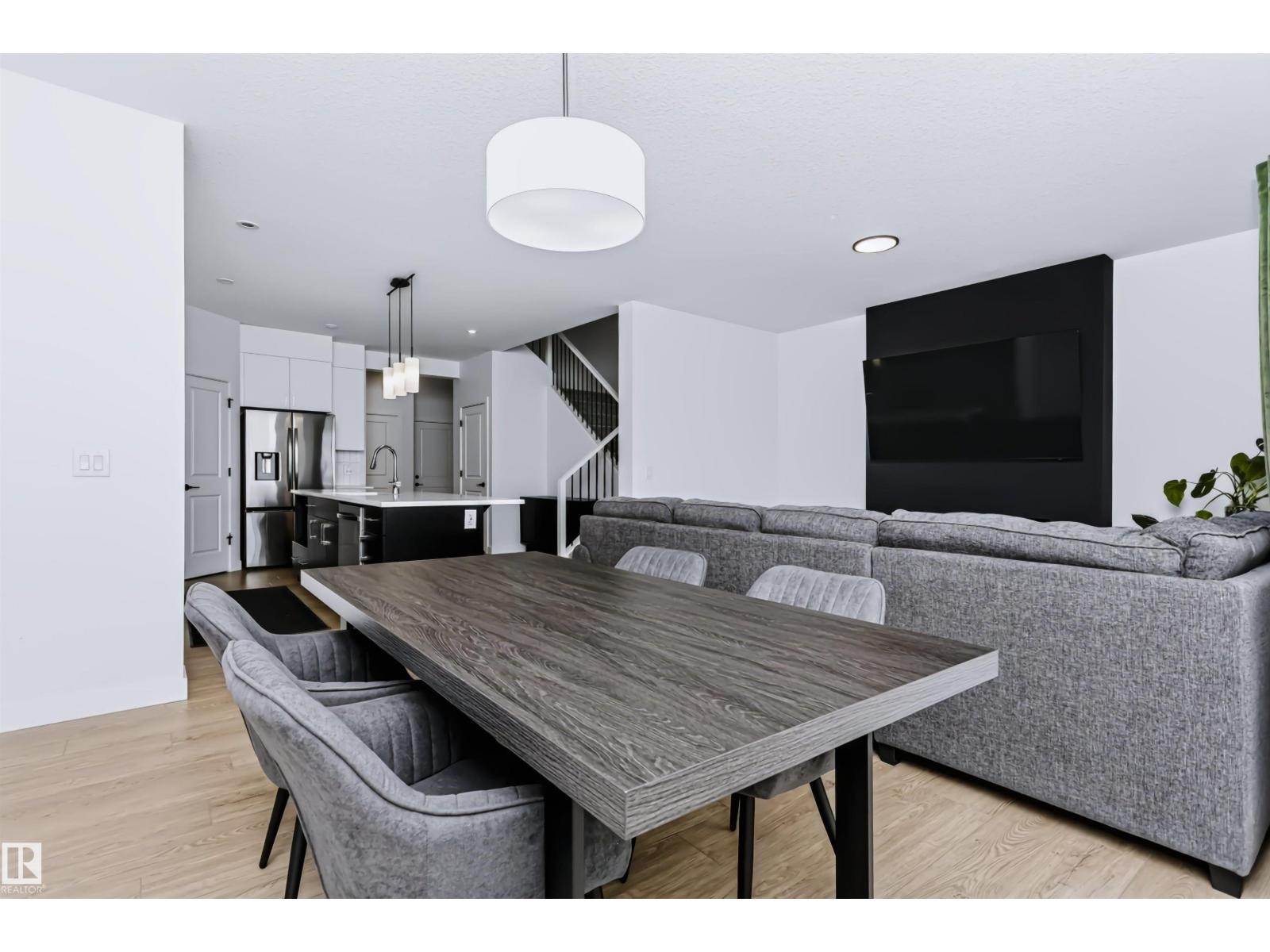51 ASHBURY CR - 10