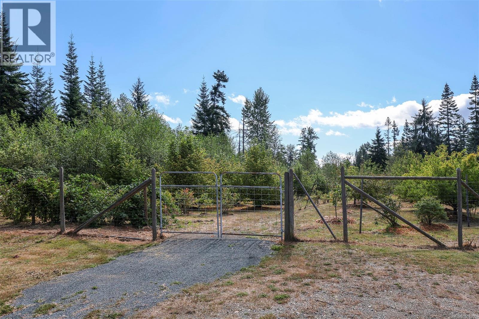 4114 Island Hwy S - Image 39