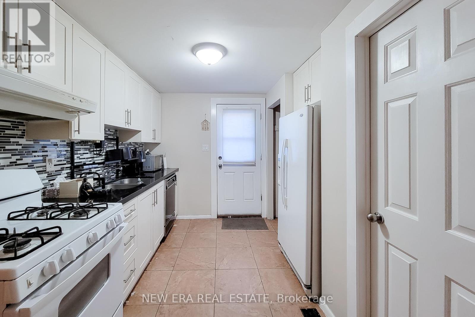 1 VERA COURT - Image 28