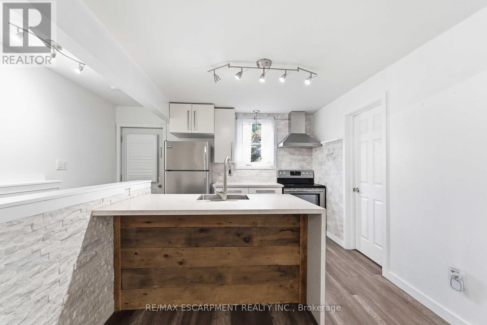 37 MAPLECREST AVENUE - Image 10