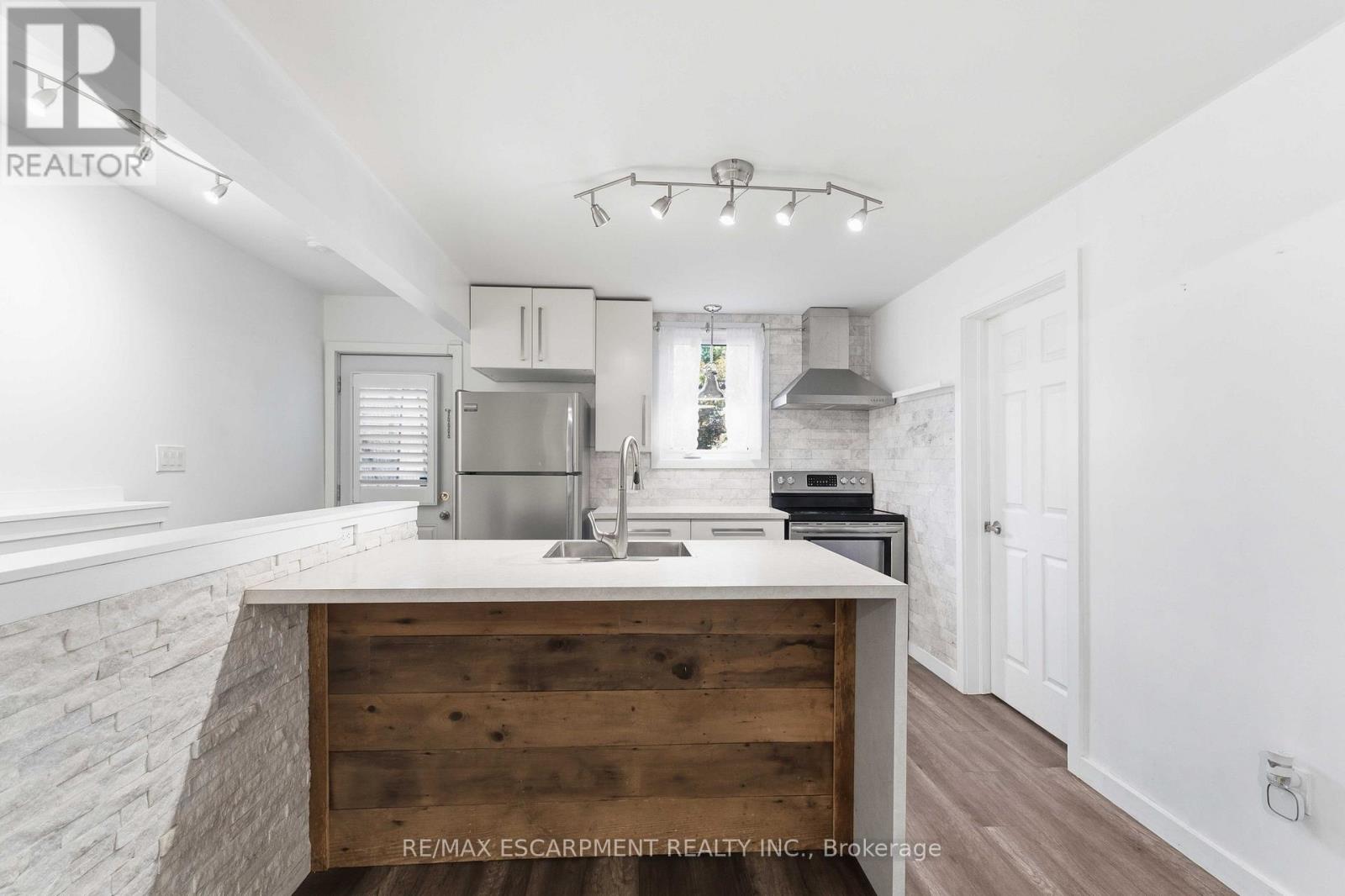 37 MAPLECREST AVENUE - Image 11