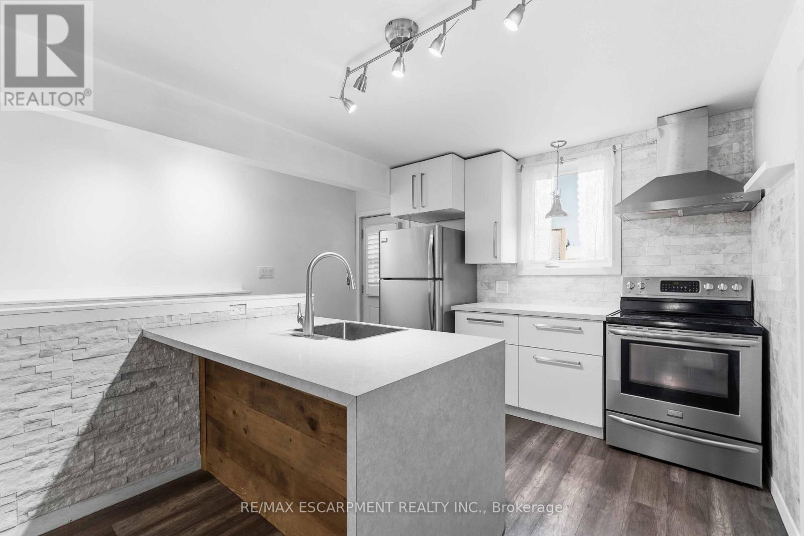 37 MAPLECREST AVENUE - 12