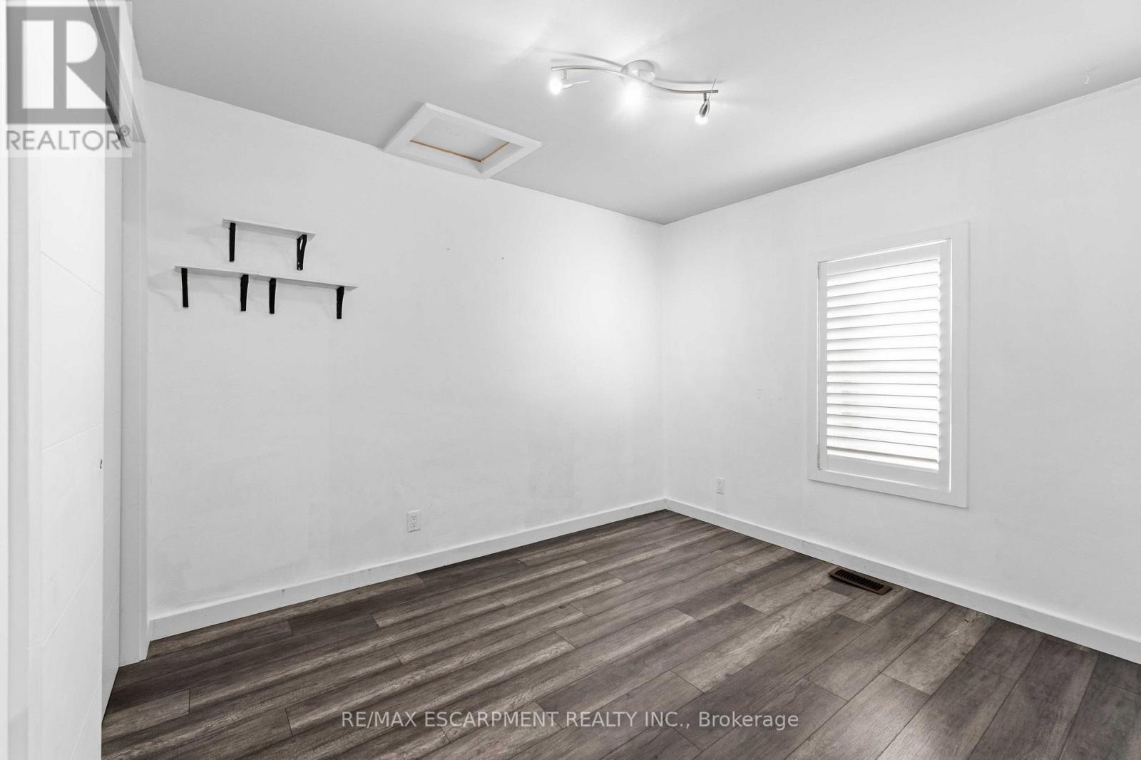 37 MAPLECREST AVENUE - 13