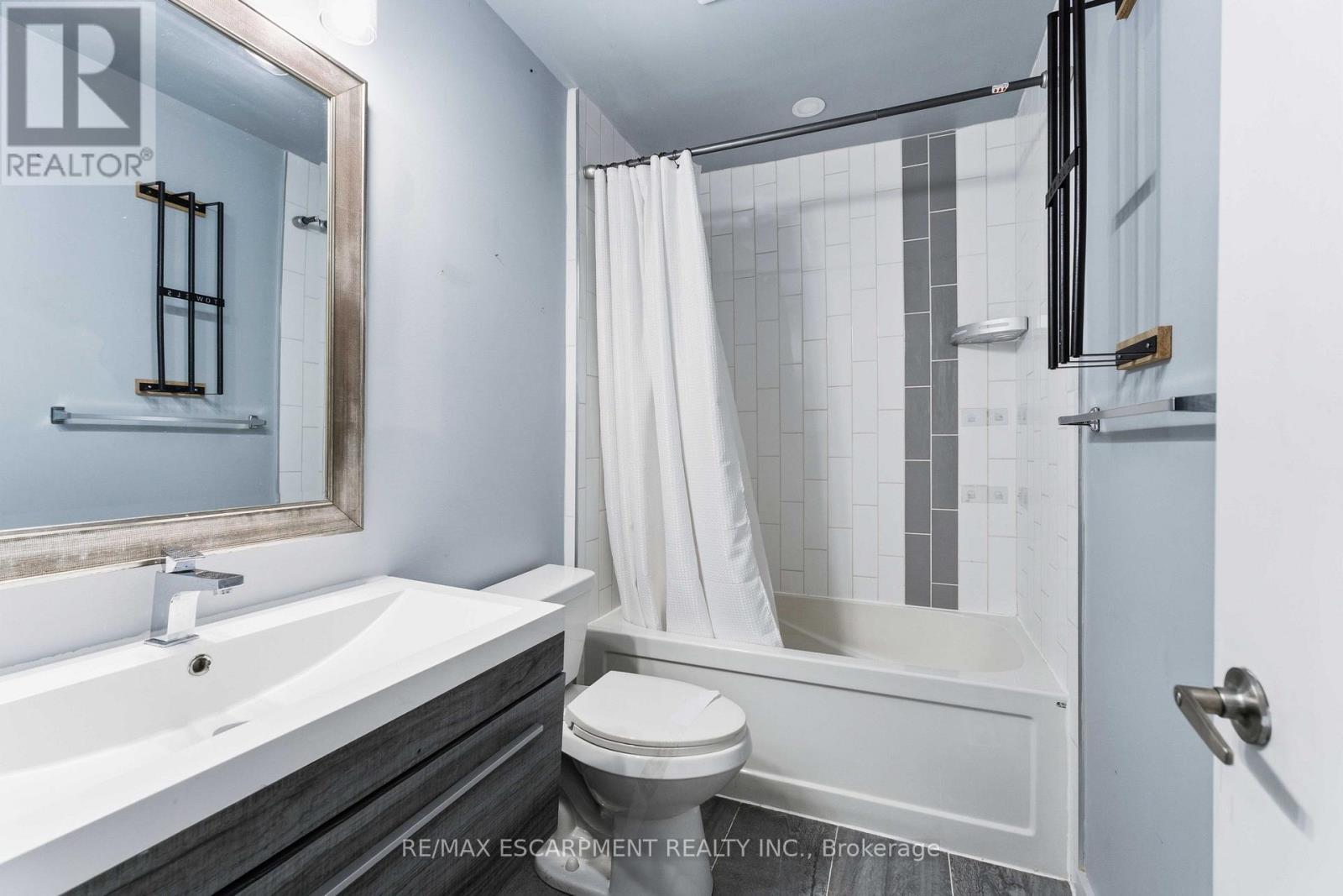 37 MAPLECREST AVENUE - 15