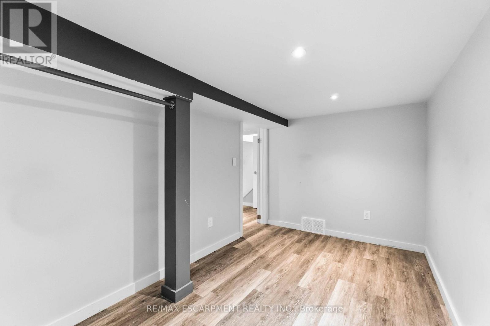 37 MAPLECREST AVENUE - 21