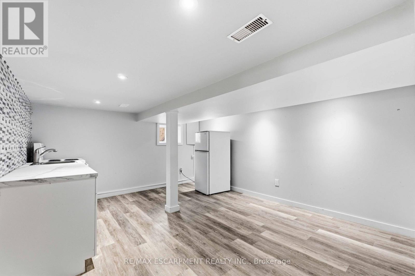 37 MAPLECREST AVENUE - 23