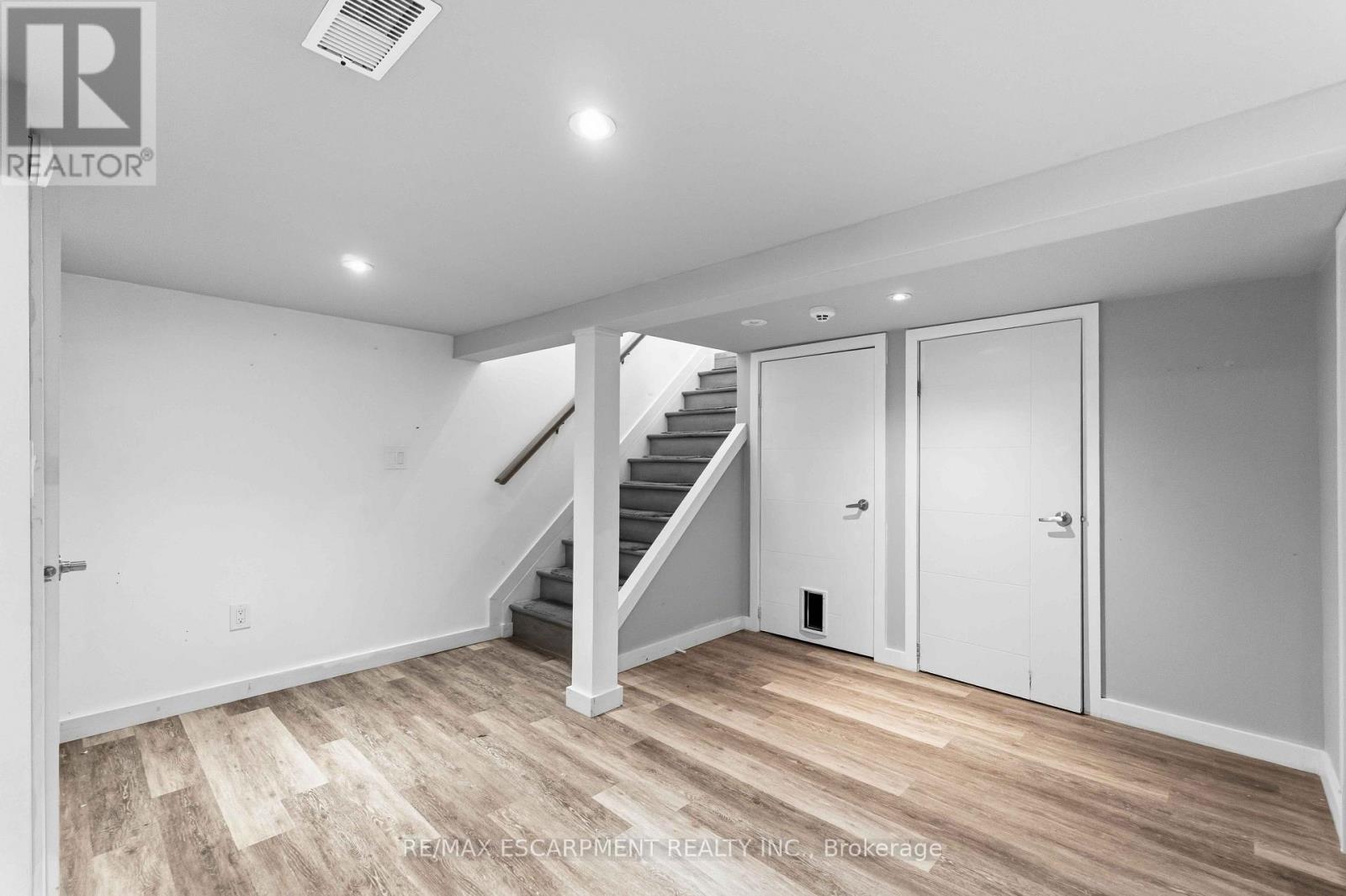 37 MAPLECREST AVENUE - 25