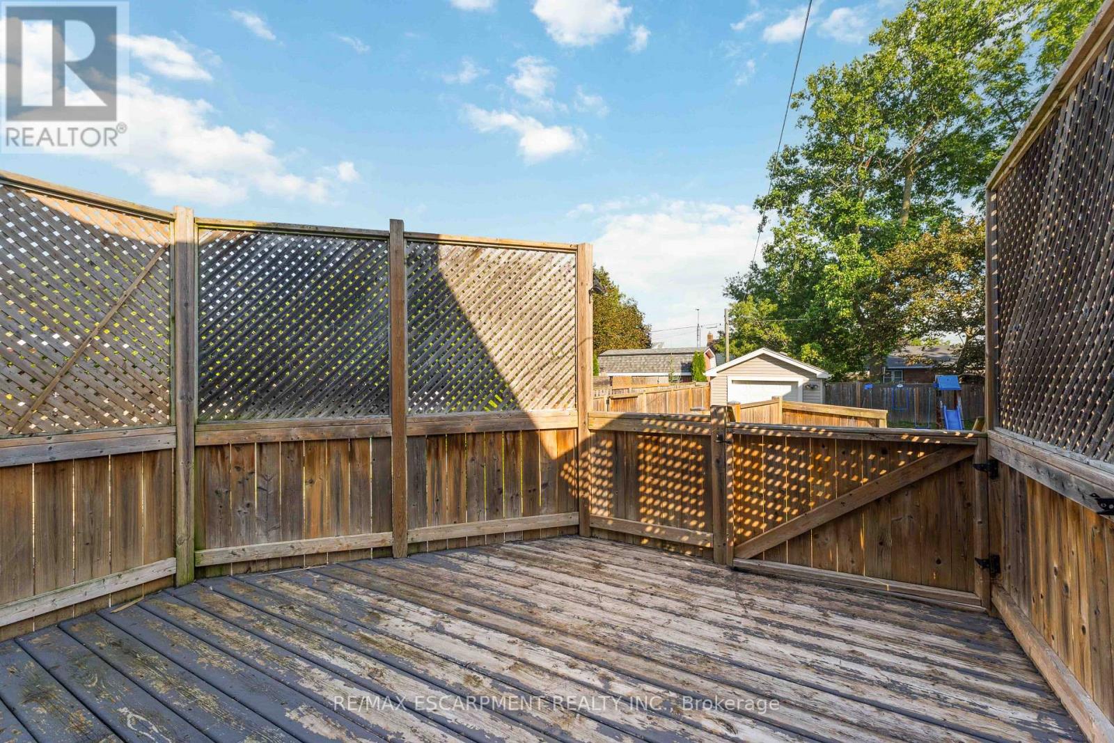 37 MAPLECREST AVENUE - 26
