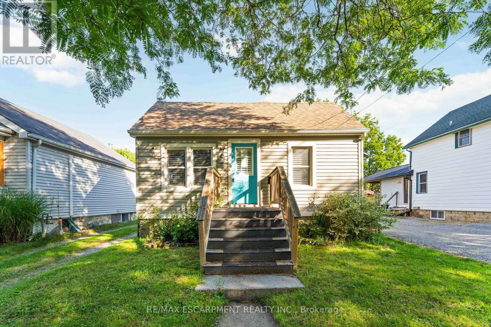 37 MAPLECREST AVENUE - 3