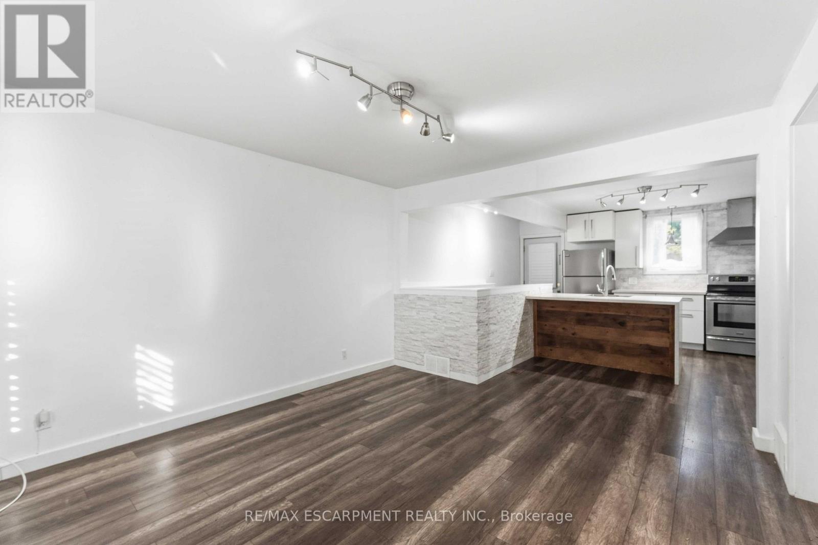 37 MAPLECREST AVENUE - 6