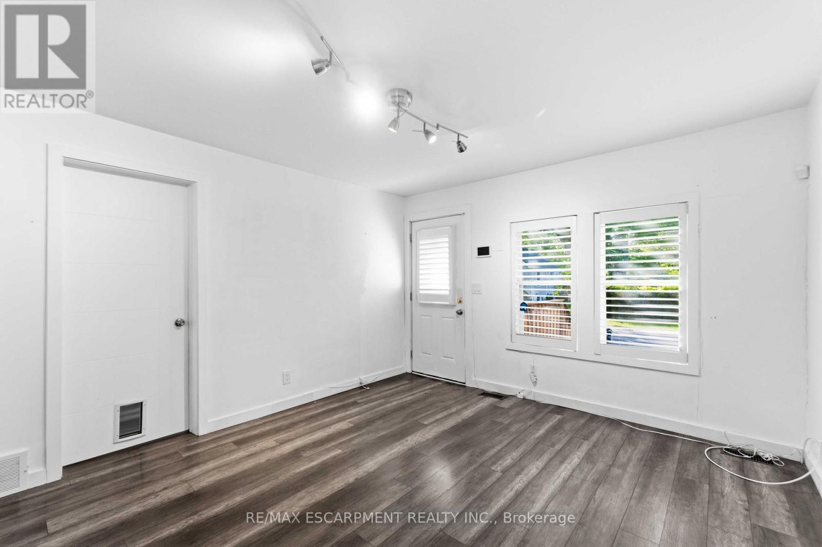 37 MAPLECREST AVENUE - 8