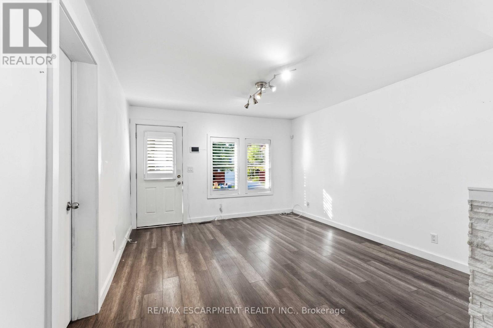 37 MAPLECREST AVENUE - 9
