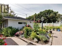 179 Capri Avenue Nw, Calgary, AB T2L0H3 Photo 43