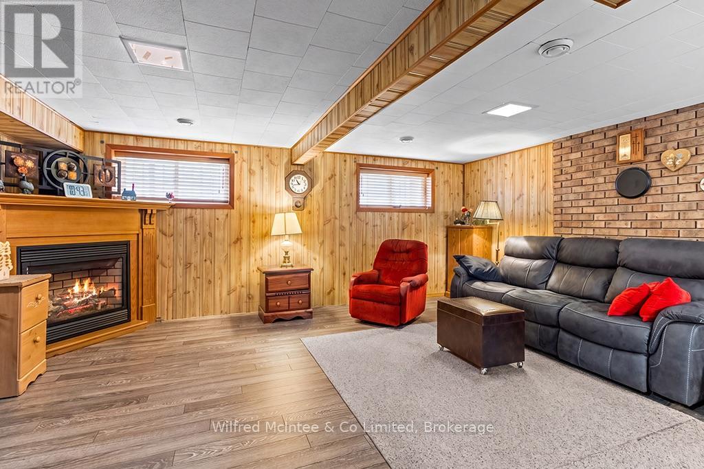 455 BRUCE STREET - Image 40