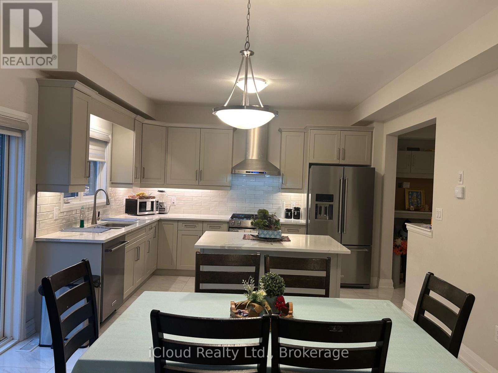 #Upper 9306 White Oak Avenue, Niagara Falls (Lyons Creek), Ontario, L2G0E9, Niagara Falls (Lyons Creek), Ontario — photo 3 of 5