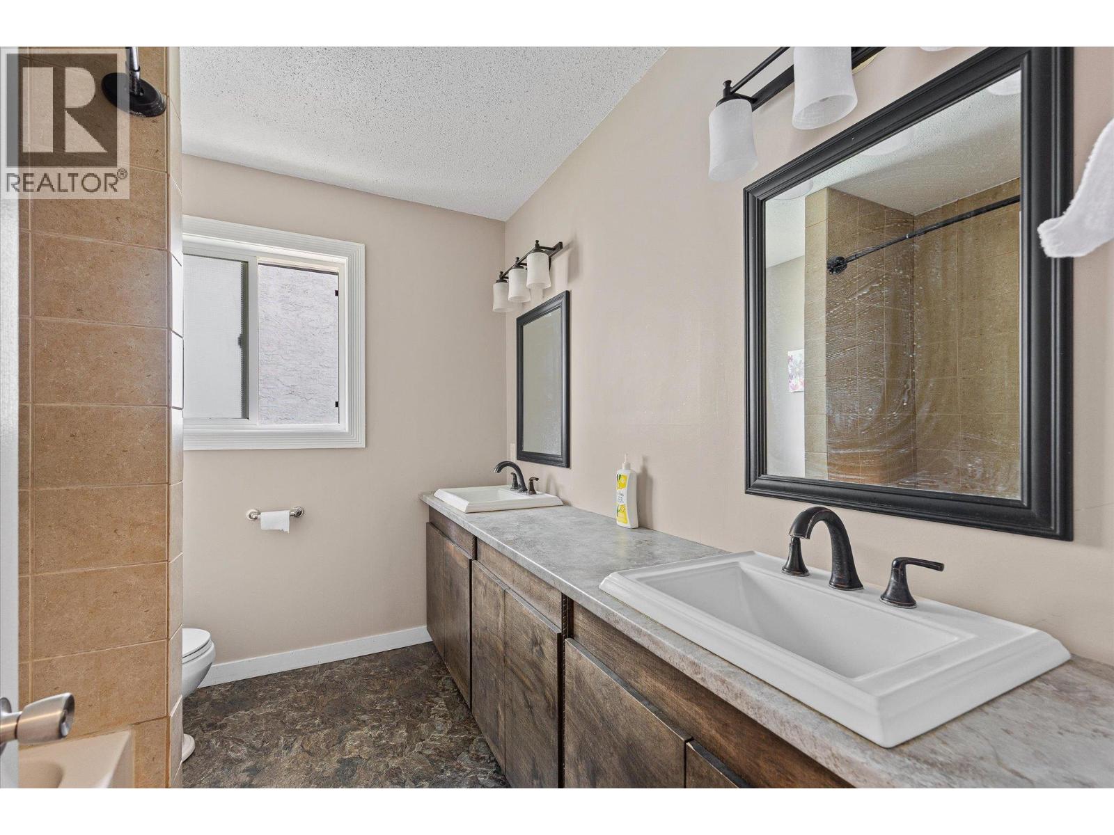 245 Holbrook Road W - 16